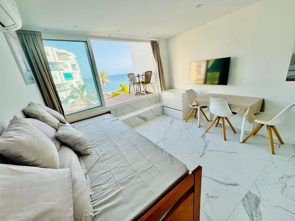 TV and multimedia, Living room, Photo of the whole room, air conditioner