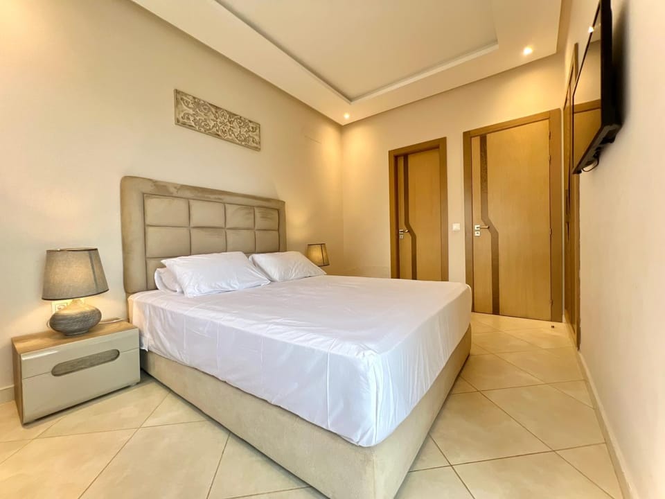 Bed, TV and multimedia, Photo of the whole room, Bedroom, wardrobe