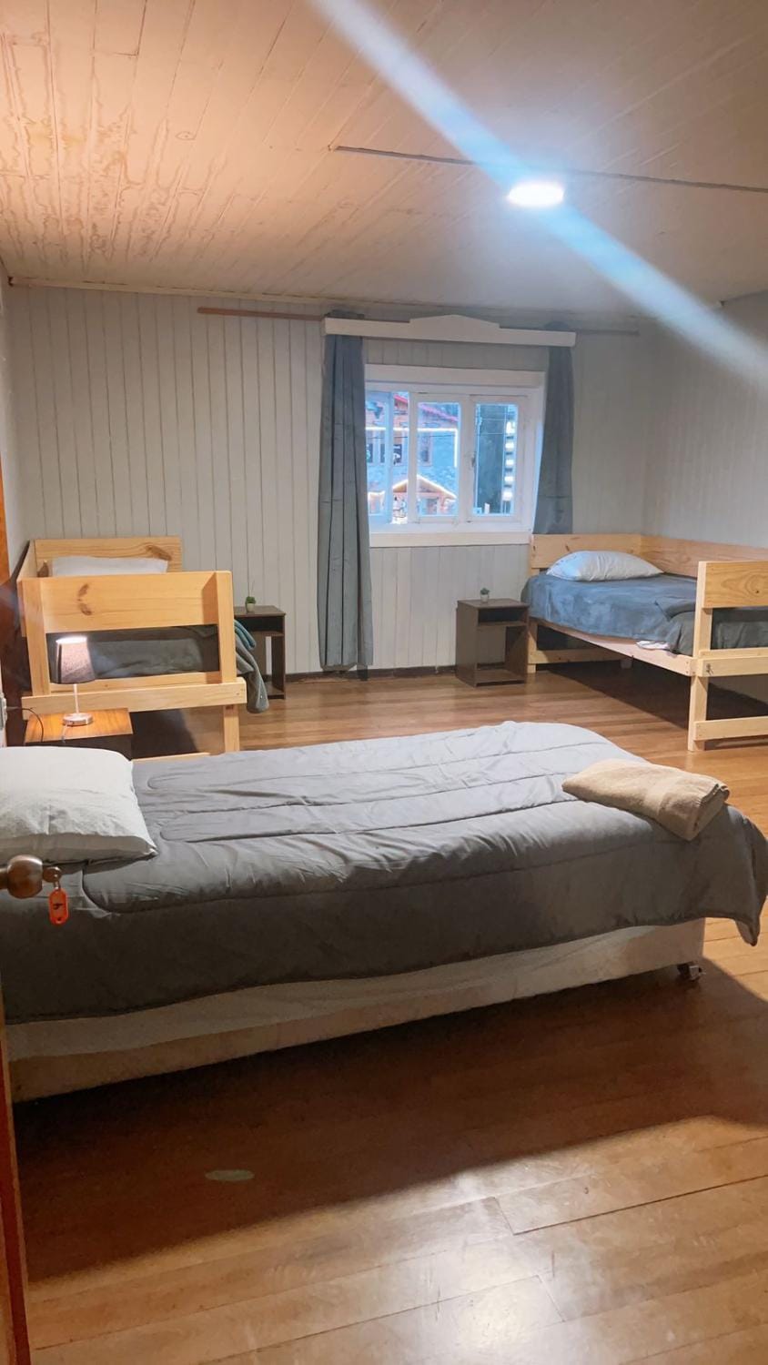 Hostal La Casona Ensenada con parking Bed and Breakfast in Los Lagos, Chile