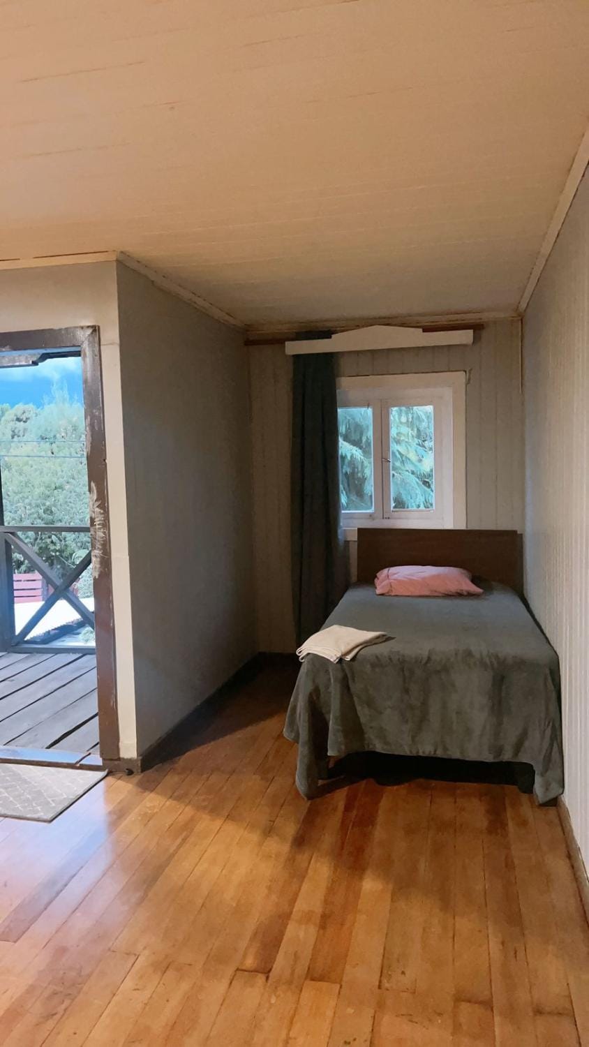 Hostal La Casona Ensenada con parking Bed and Breakfast in Los Lagos, Chile