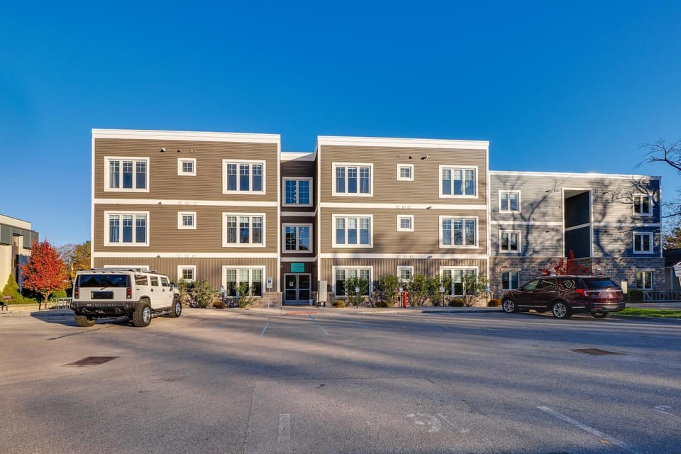 Walk to Front St! Traverse City Condo Near Skiing House in Traverse City