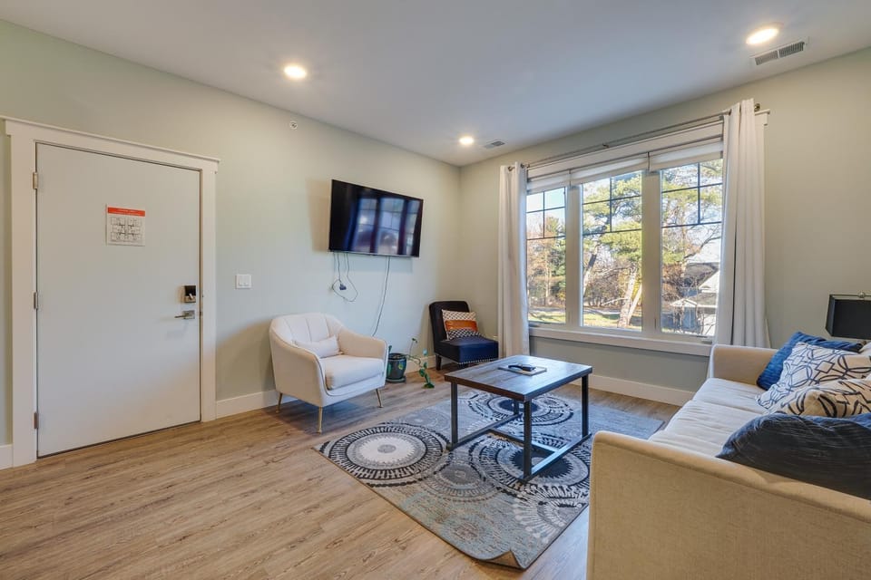 Walk to Front St! Traverse City Condo Near Skiing House in Traverse City