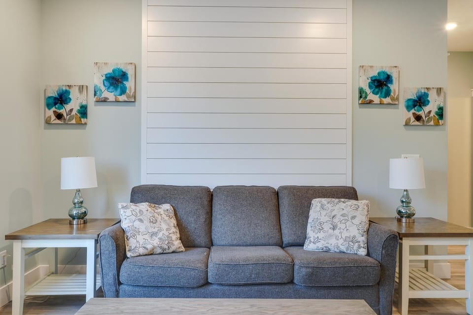 Front Street Retreat! Cozy Traverse City Condo House in Traverse City