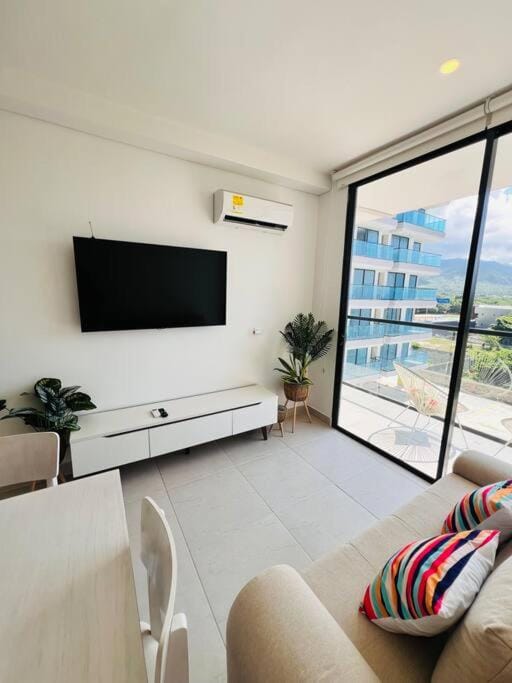 Communal lounge/ TV room, Living room, Evening entertainment