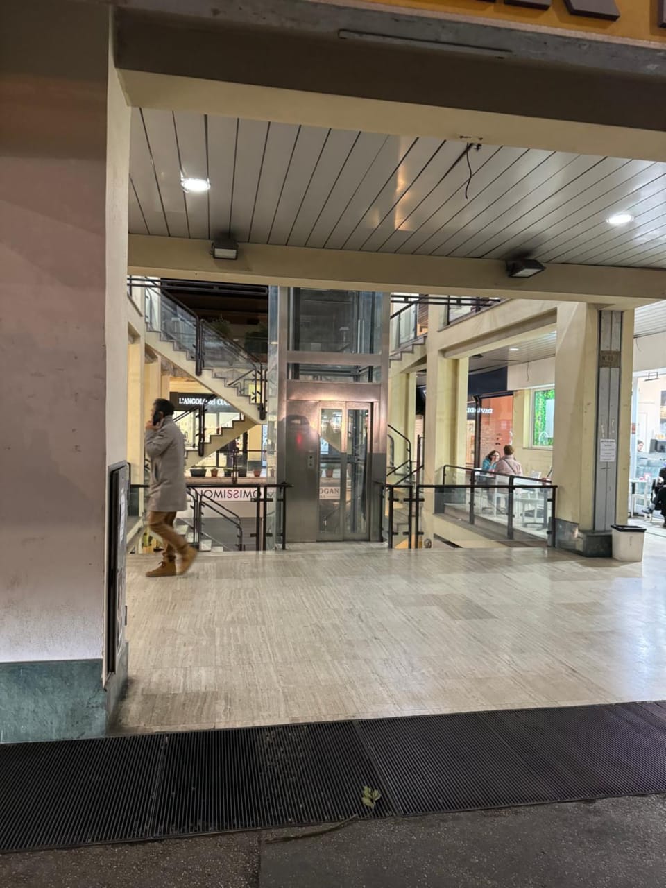 Facade/entrance