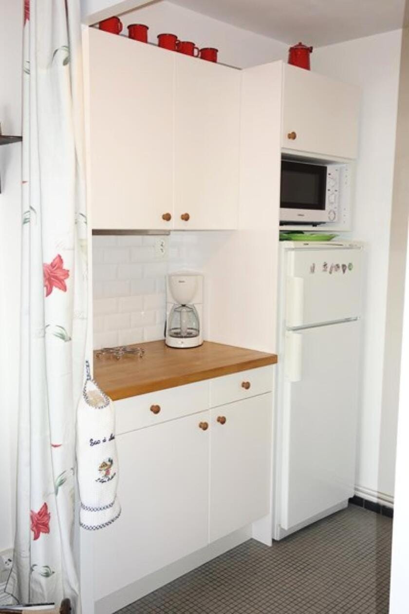 Bathroom, oven, kitchen