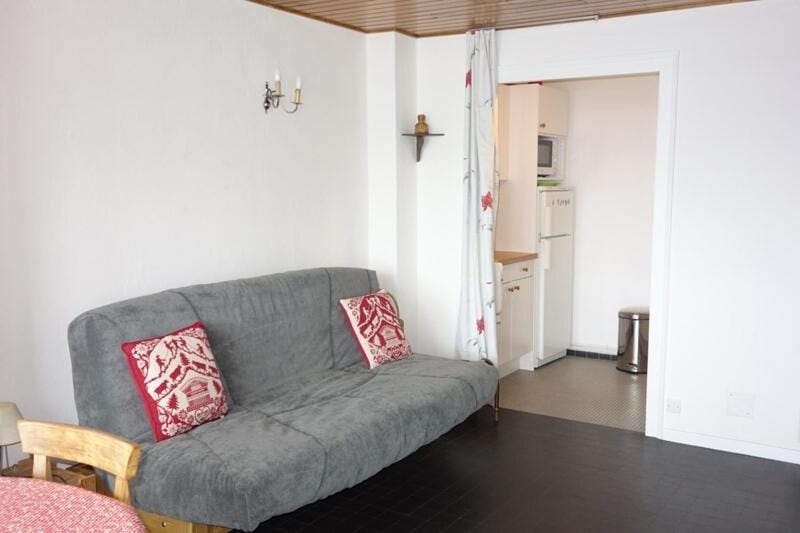 Bed, Living room, furniture