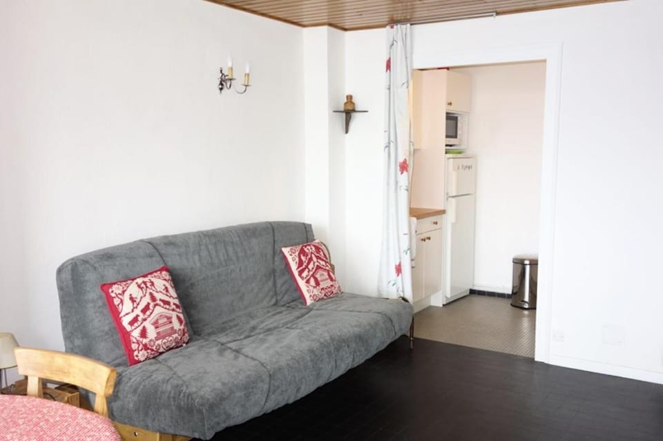 Bed, Living room, furniture