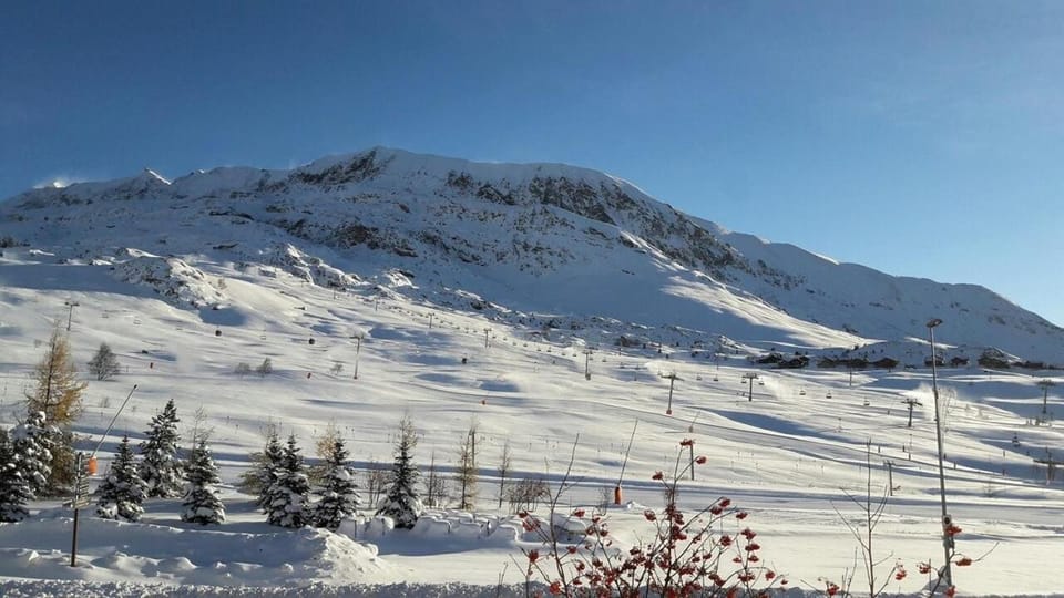 Skiing, Mountain view