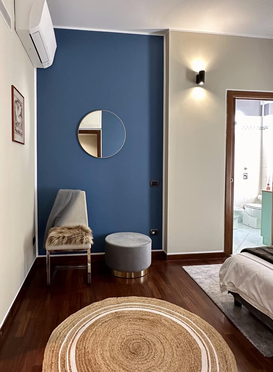 Toilet, Bed, Bathroom, Bedroom, wardrobe