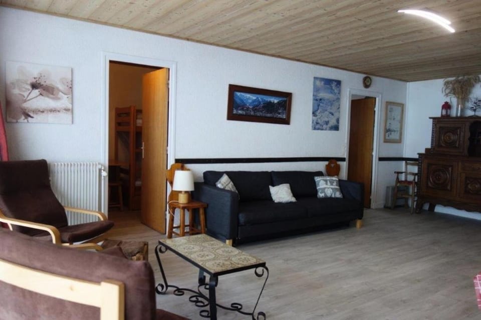 Bed, Living room, fireplace, kitchen