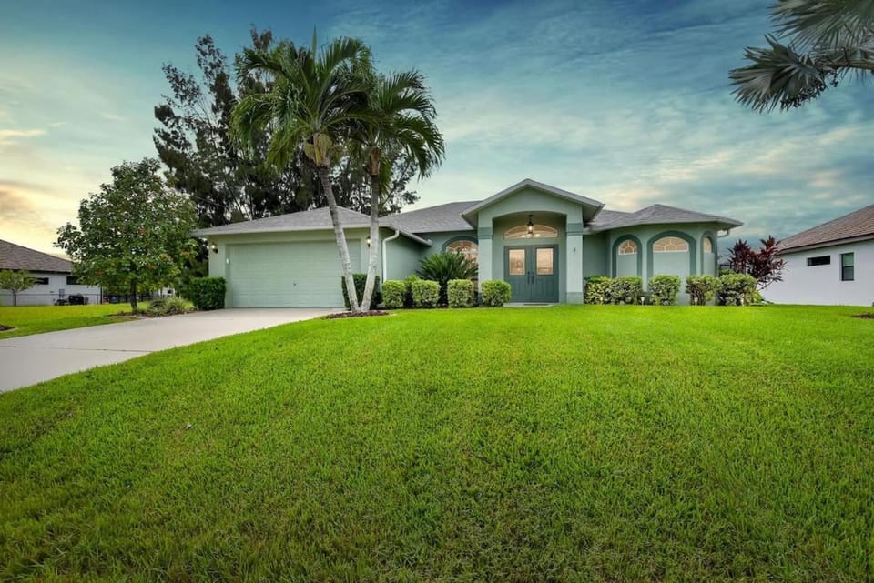 Sunshine Home Retreat Heated Pool on Canal House in Cape Coral