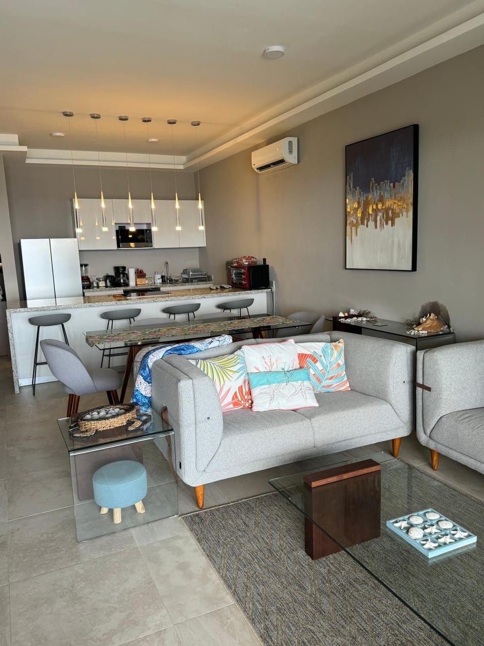 Kitchen or kitchenette, Living room, Seating area, Dining area, air conditioner