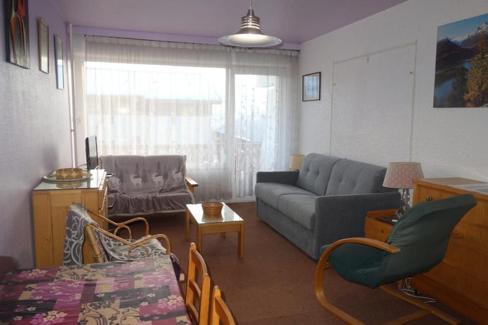 Bed, Living room, kitchen