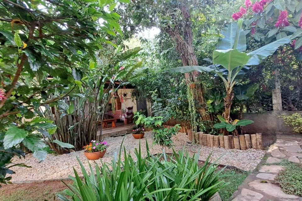 Casa Verde, Paz e Aconchego, a 1 km da rua do lazer, espaçosa, calma para descansar e jacuzzi quentinha para relaxar! House in Pirenópolis