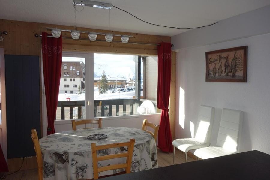 Bed, kitchen