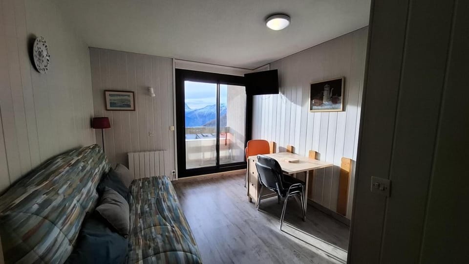Bed, kitchen