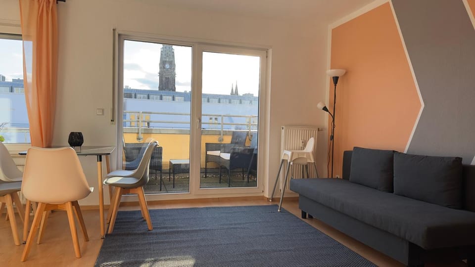 View (from property/room), Balcony/Terrace, Living room, Seating area, Dining area
