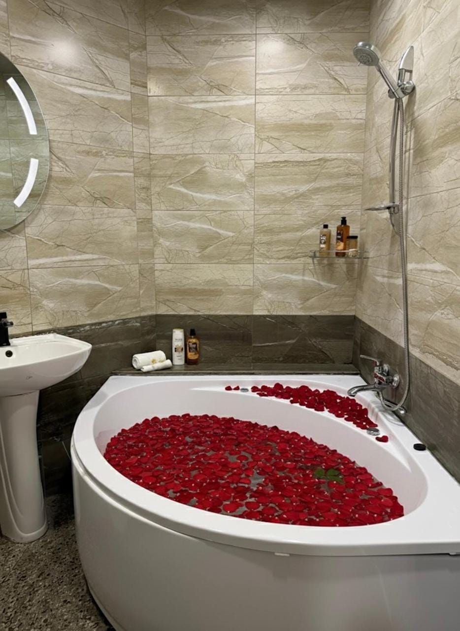 Property building, Hot Tub, Bathroom, Bath