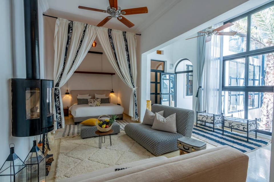 Living room, fireplace