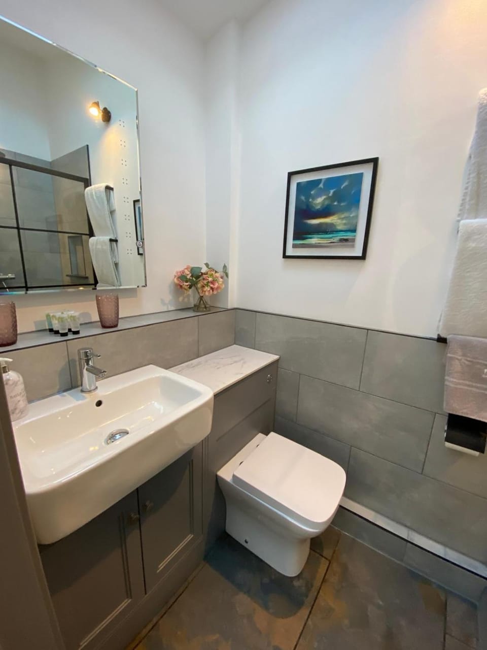 1 bedroom suite in Holt with parking Apartment in Holt