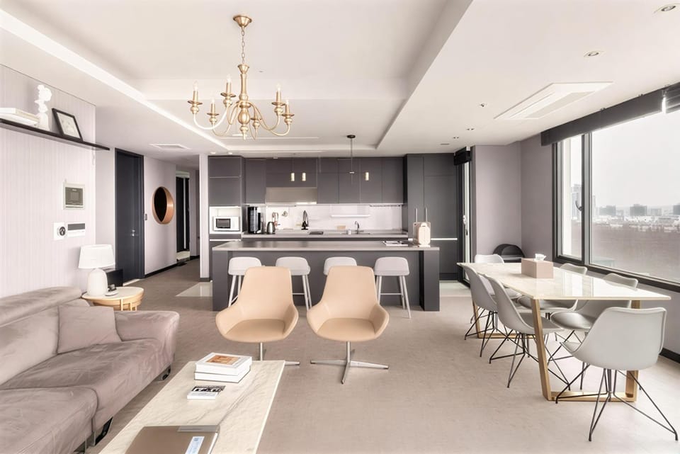 Dining area, kitchen