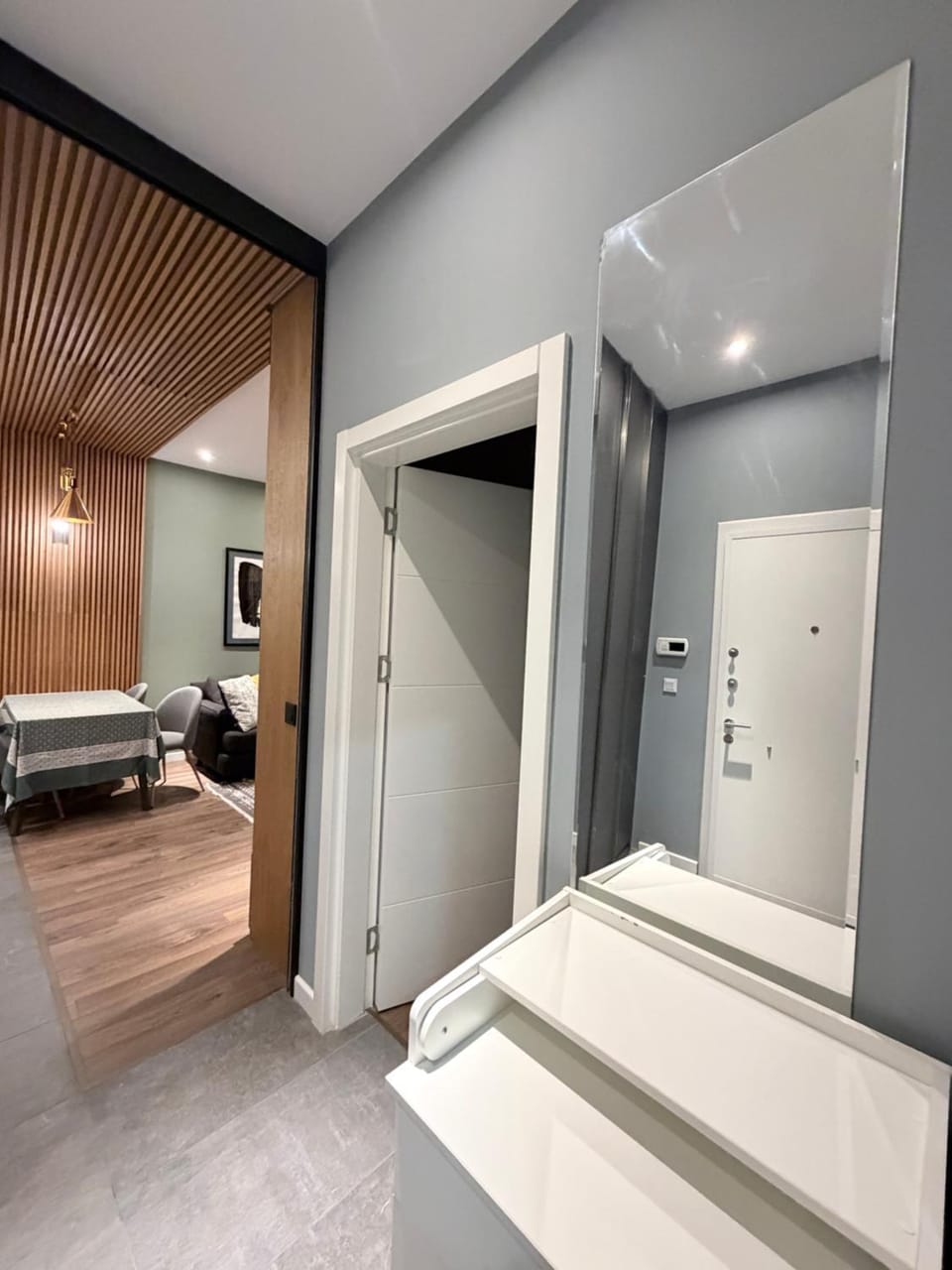 Bed, Bathroom, TV and multimedia, Photo of the whole room, Bedroom, wardrobe