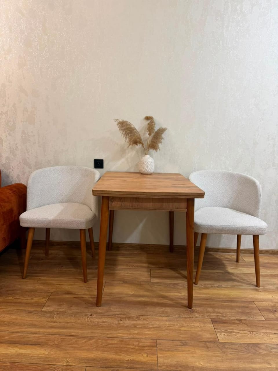 Seating area, Dining area