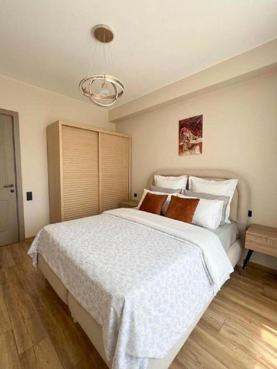 Photo of the whole room, Bedroom, wardrobe
