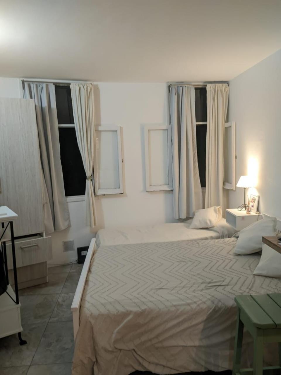 Bed, Night, Photo of the whole room, Bedroom, towels