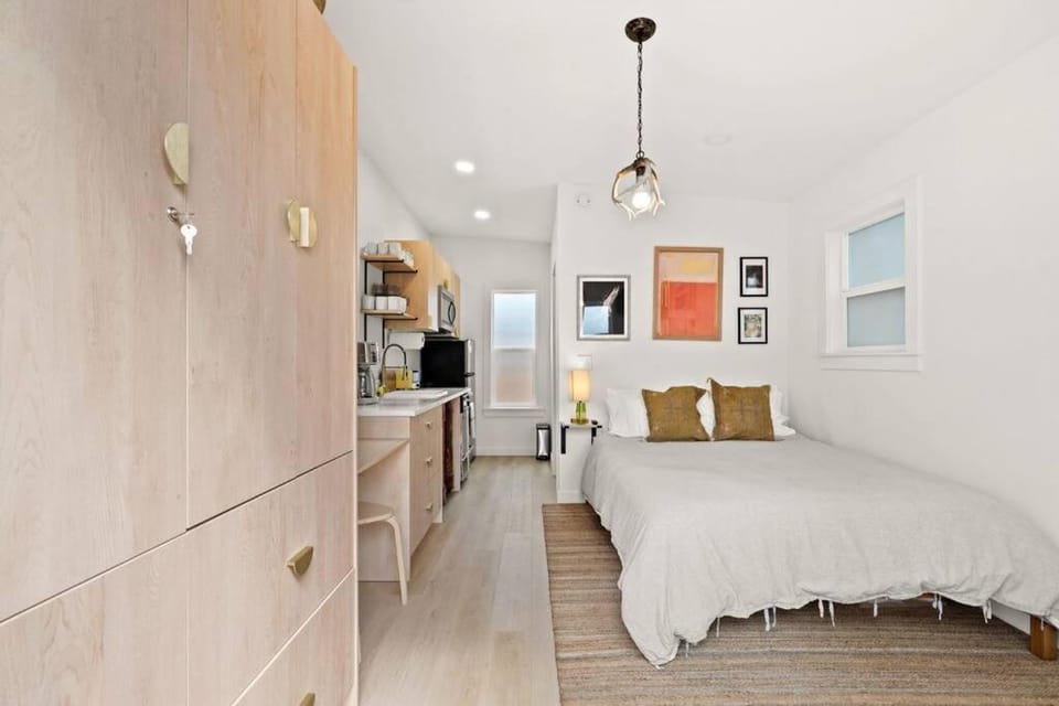 Kitchen or kitchenette, Photo of the whole room, Bedroom