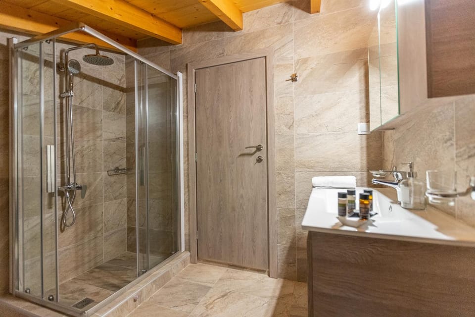 Shower, Bathroom, towels