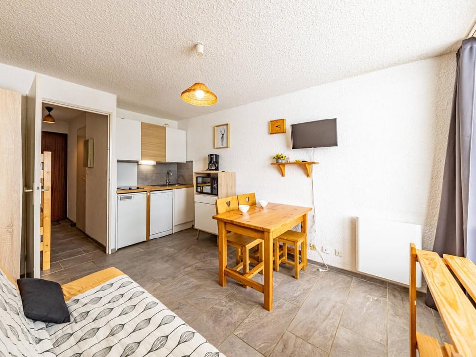 Studio lumineux de 22m² avec balcon sud, à Saint-François-Longchamp - FR-1-807-94 Apartment in Saint-François-Longchamp