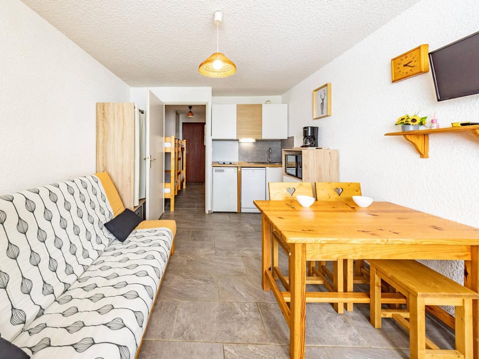 Studio lumineux de 22m² avec balcon sud, à Saint-François-Longchamp - FR-1-807-94 Apartment in Saint-François-Longchamp