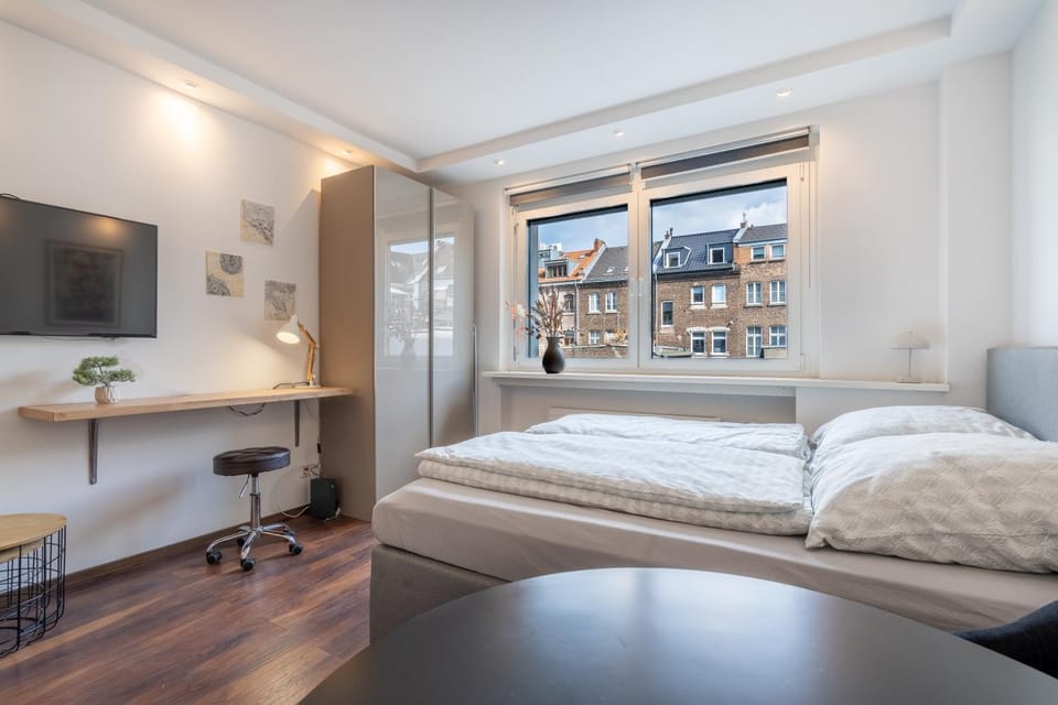 Bedroom, wardrobe