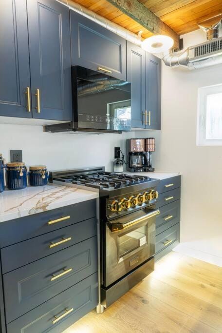 Coffee/tea facilities, Kitchen or kitchenette