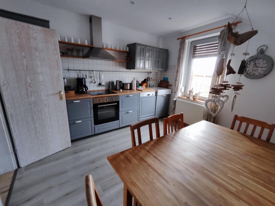 Kitchen or kitchenette, Dining area, dishwasher, oven, stove, toaster