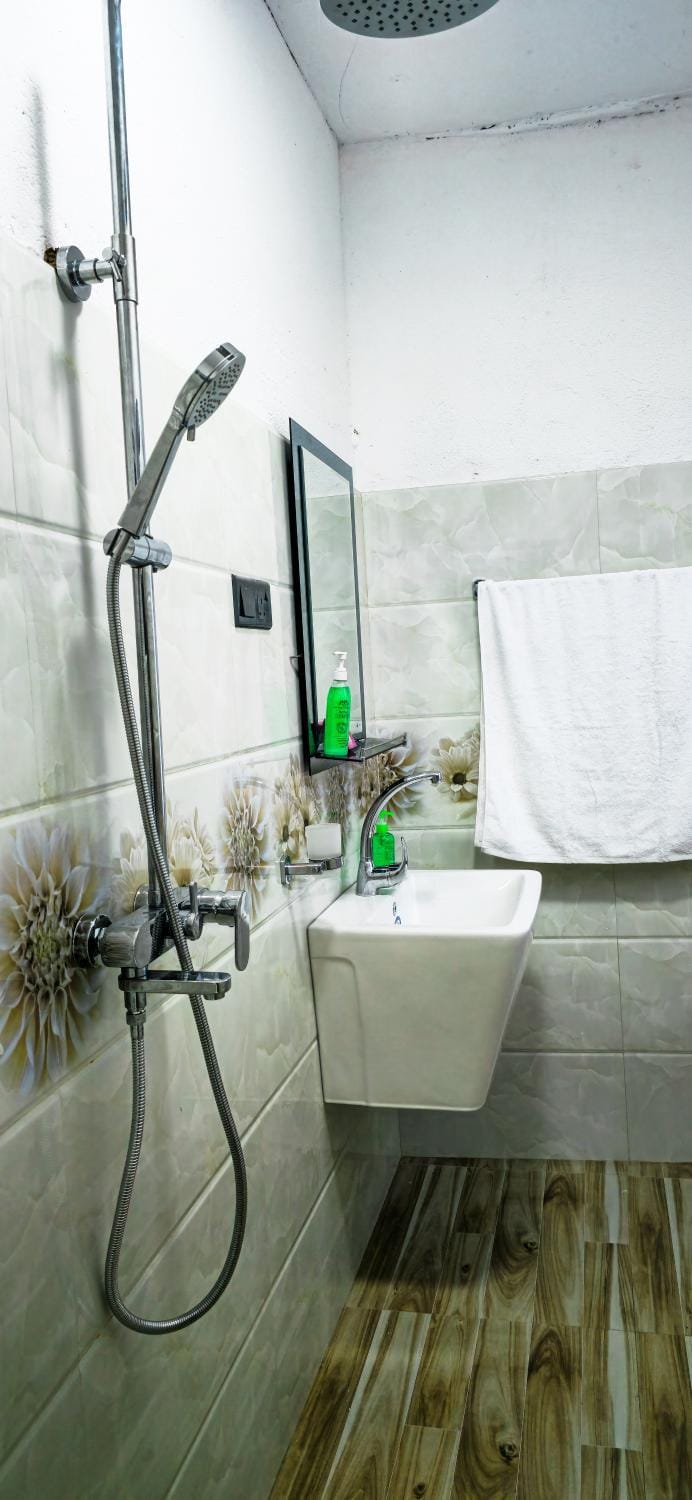 Shower, Bathroom, towels