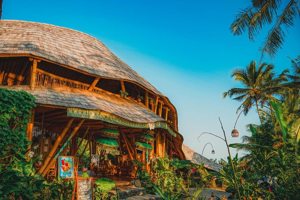 Property building, Restaurant/places to eat, Restaurant/places to eat, Day, Natural landscape, Garden, Lobby or reception, Guests, Guests, Garden view, Time of day, Parking