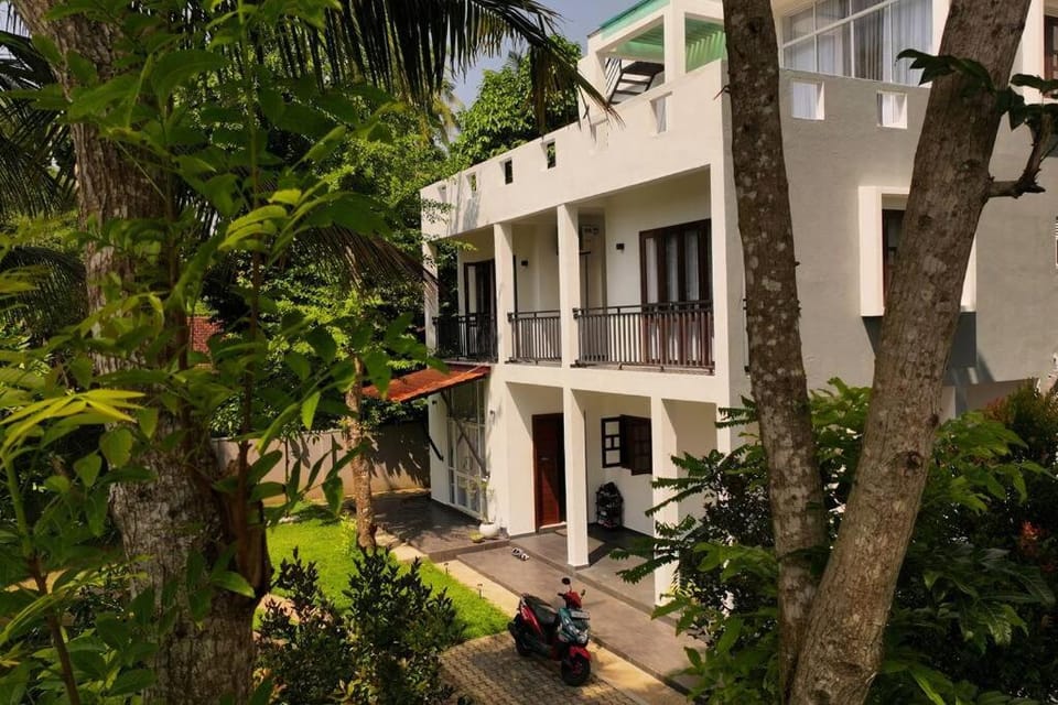 6-Bedroom Villa for 15 Guests in Talpe Villa in Southern Province
