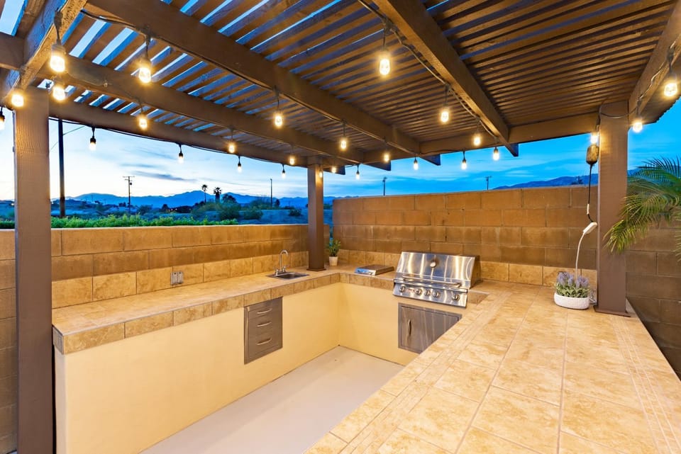 Kitchen or kitchenette, Mountain view