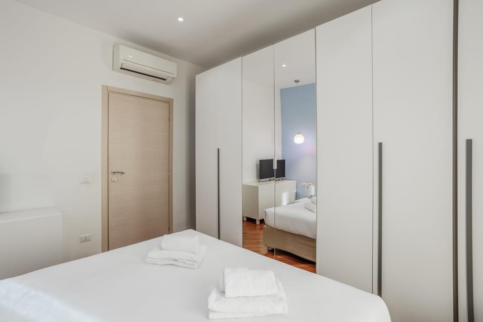 Bedroom, heating, wardrobe, air conditioner