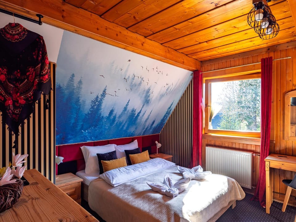 Bed, Photo of the whole room, Bedroom, towels