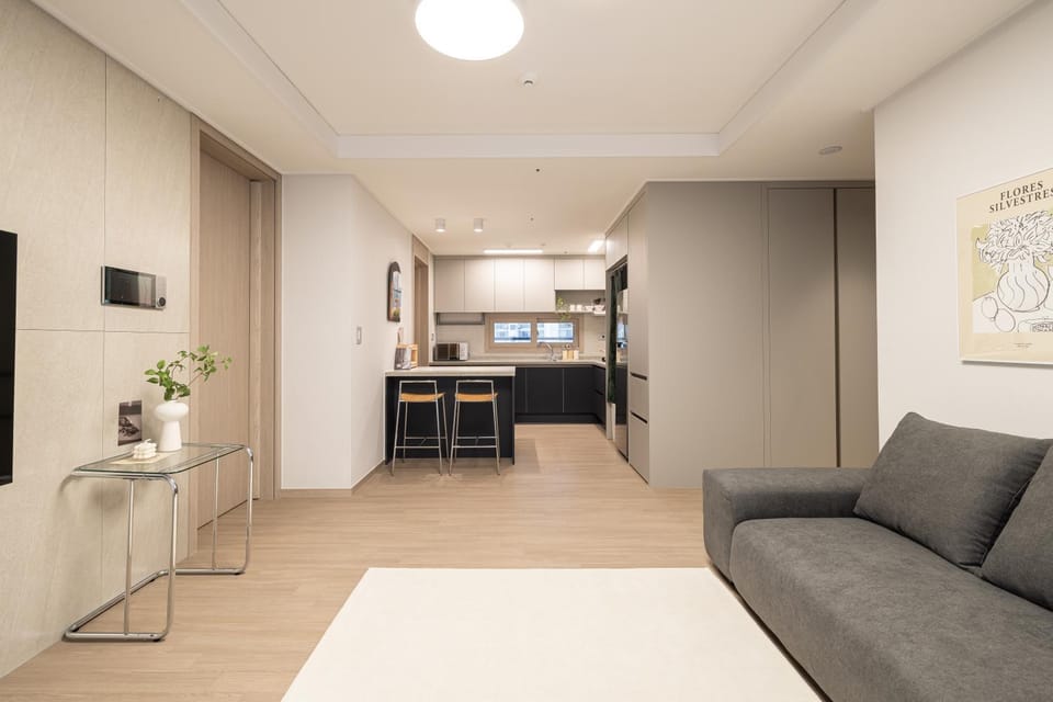 Kitchen or kitchenette, Living room, Seating area