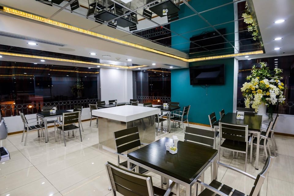 Restaurant/places to eat, Food and drinks