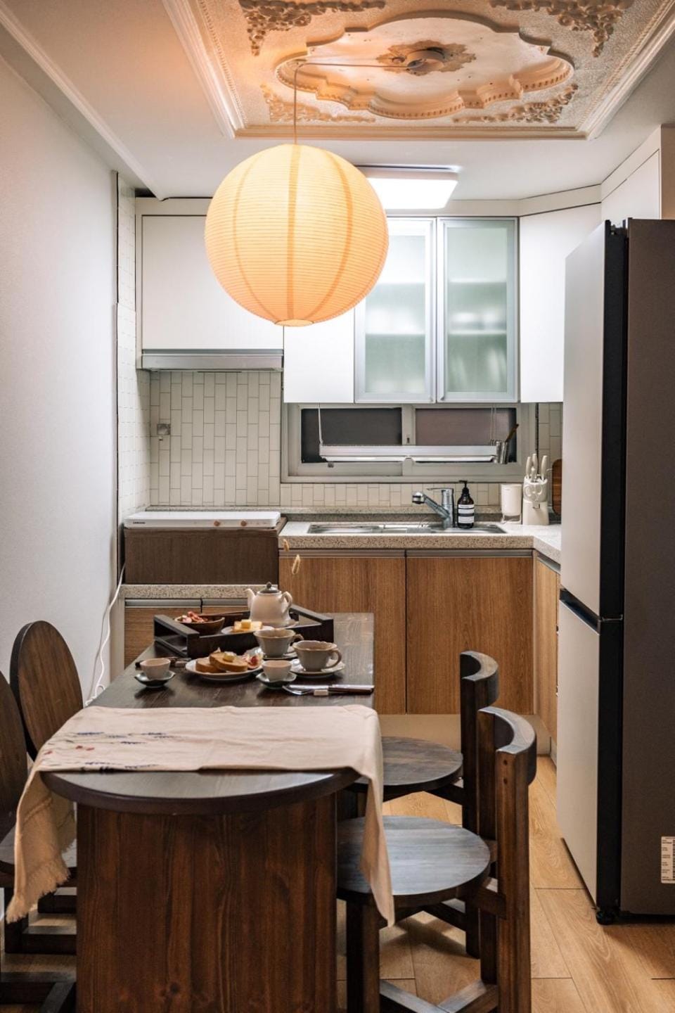 Kitchen or kitchenette, Dining area