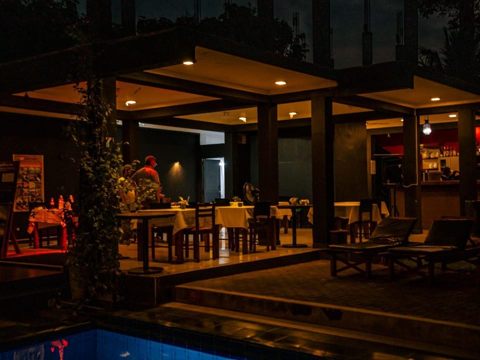 Restaurant/places to eat, Night, Dining area