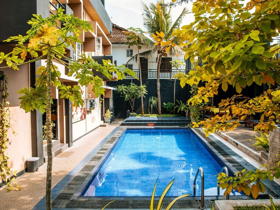 Swimming pool