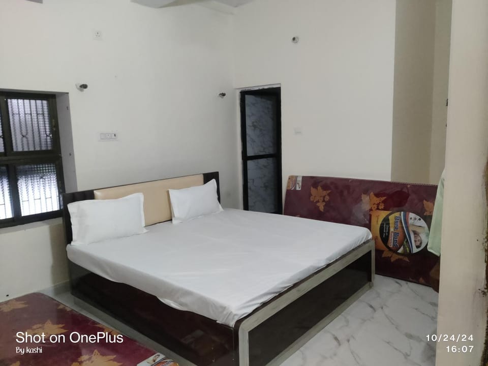 Pihu Paying Guest House Bed and Breakfast in Varanasi