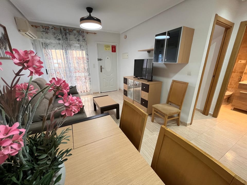 TV and multimedia, Living room, Dining area, air conditioner